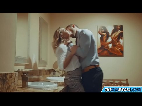 ❤️ وقتی یک بلوند بی تنه شما را در یک دستشویی عمومی اغوا می کند ☑ پورنو در پورنو fa.pornolymp.ru ❌
